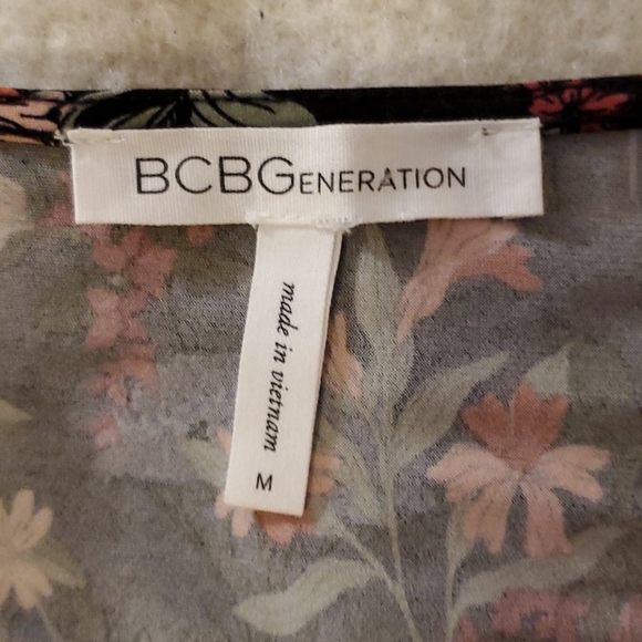 BCBGeneration 🌸Floral🌼 Dress - Picture 3 of 7